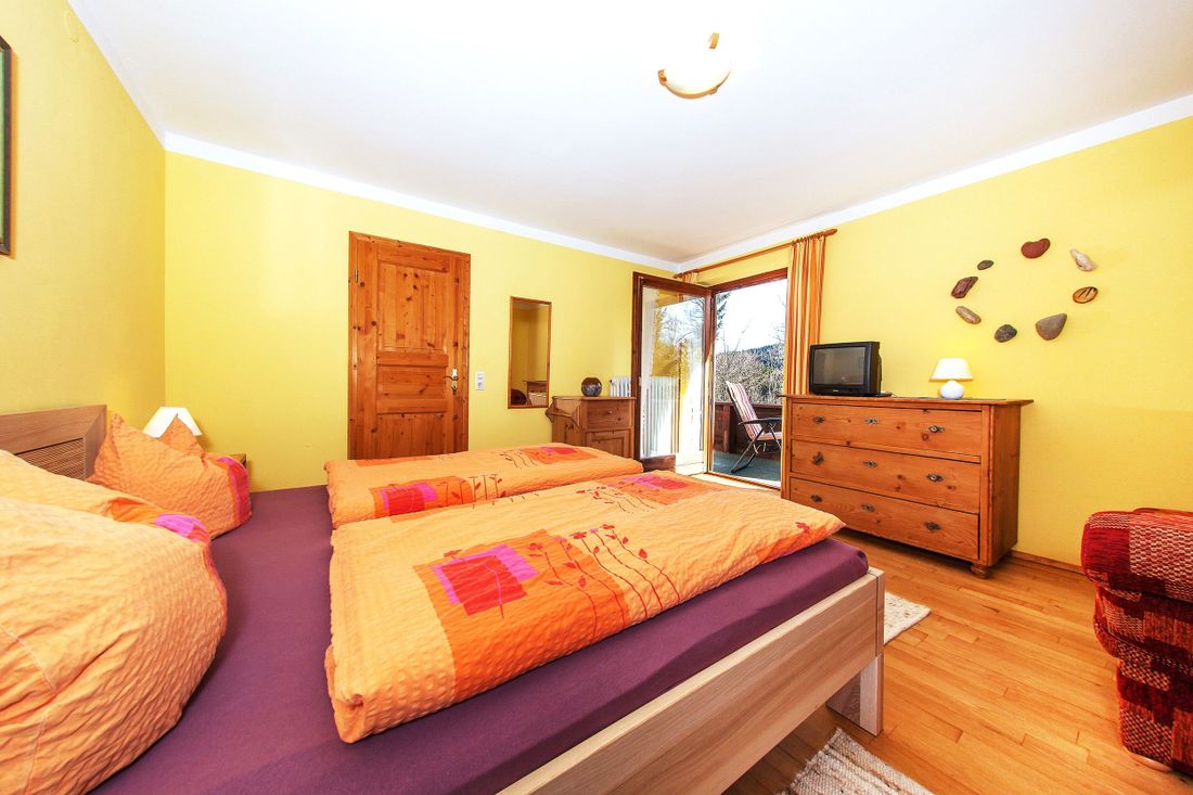 Loferau 3 - Schlafzimmer mit Balkonzugang