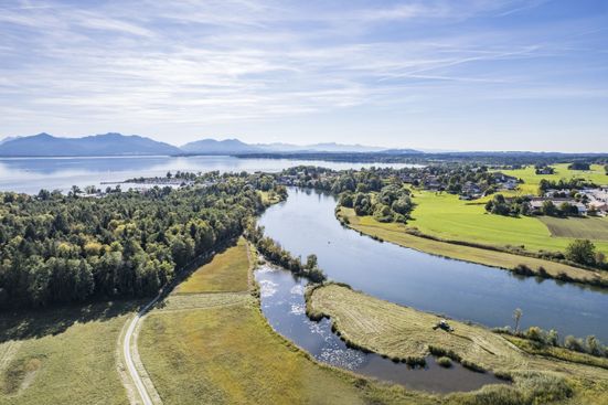 Blick auf die Alz und Seebruck
