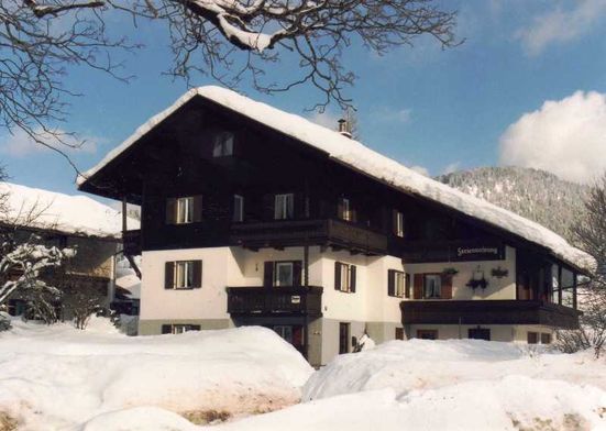 Hausansicht im Winter