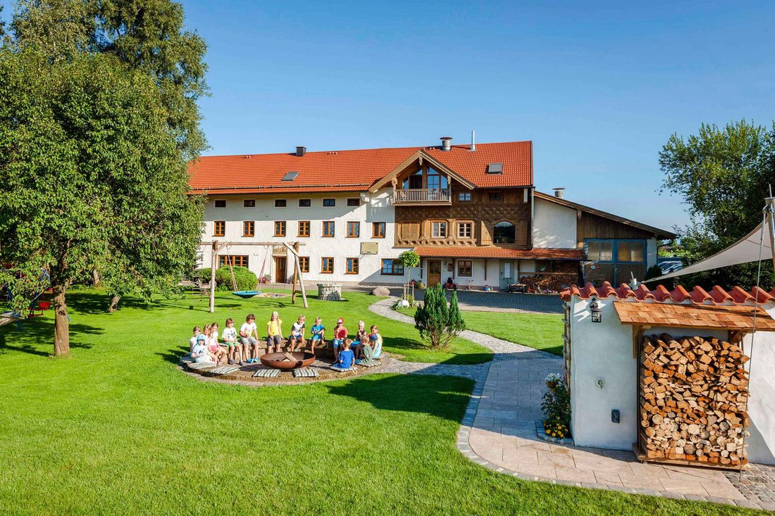 Hofansicht und Garten