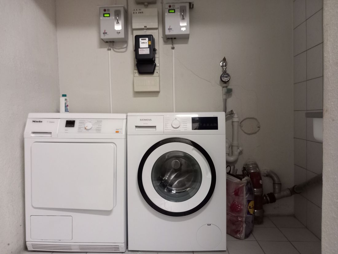 Münzwaschmaschine und Wäschetrockner